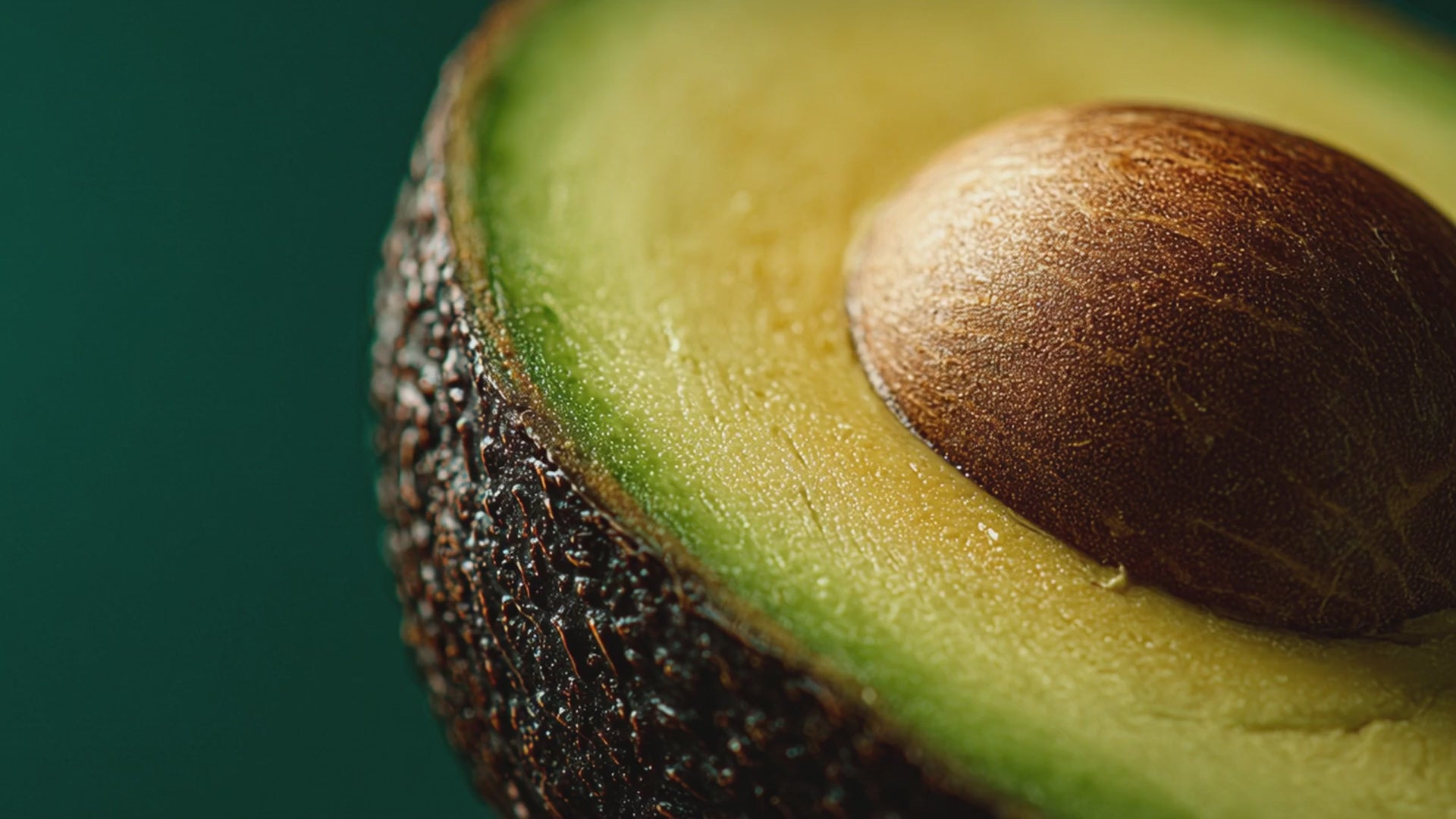 Moisturizing organic avocado oil